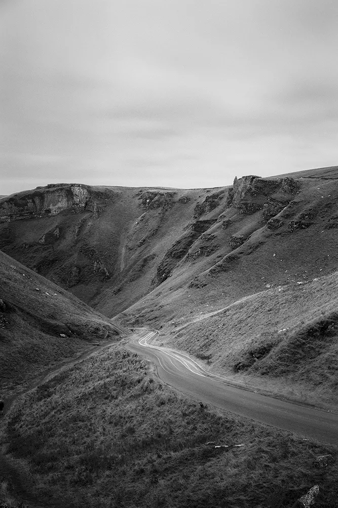 Black and white image of a vallery in the Peak District, United Kingdom